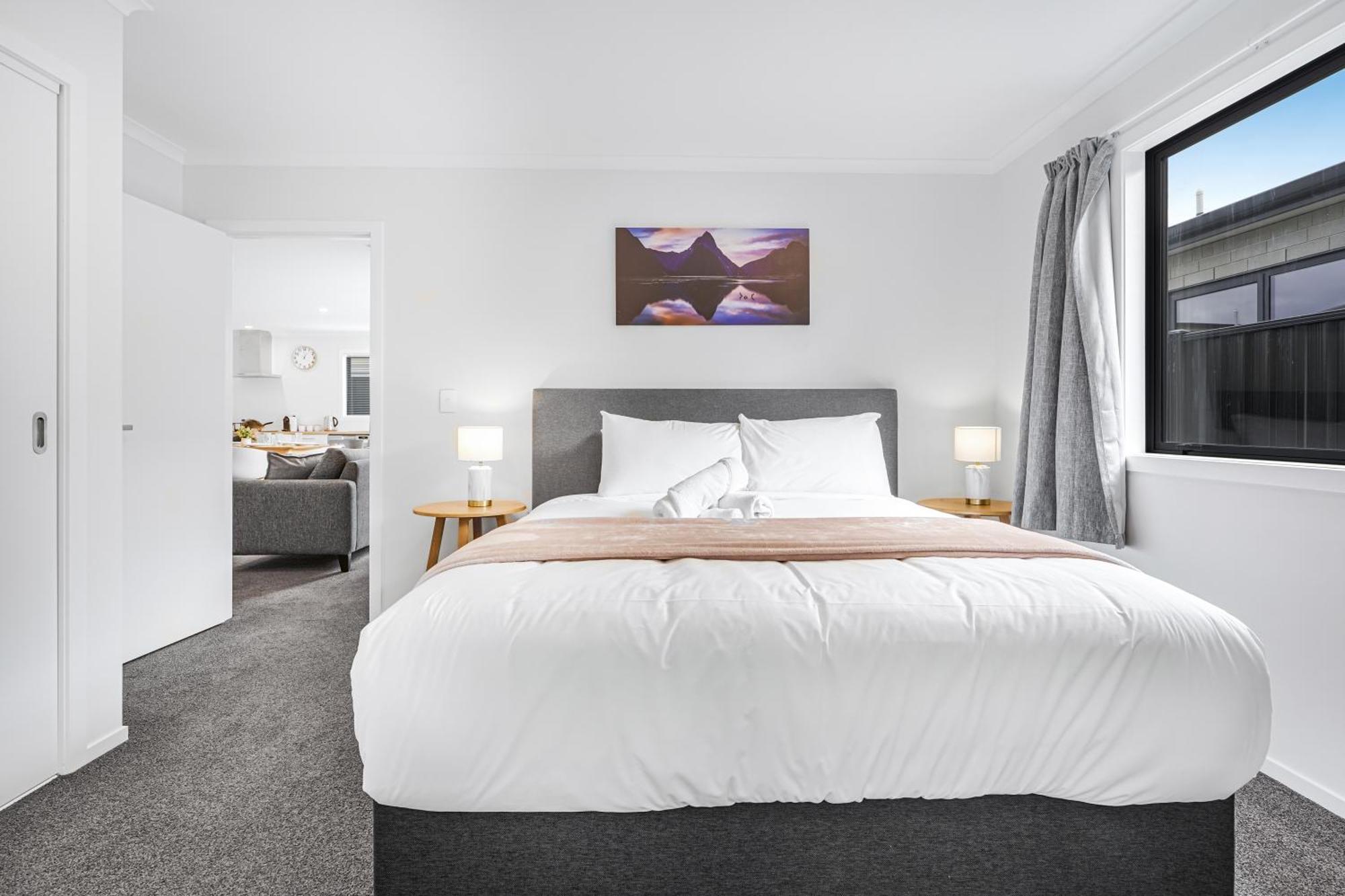 Modern Retreat With King Bed - By Kosh Bnb Hamilton Exterior foto