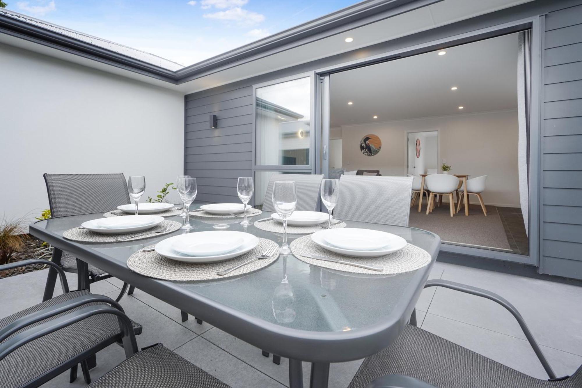 Modern Retreat With King Bed - By Kosh Bnb Hamilton Exterior foto